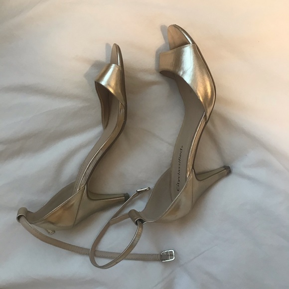 Gold Heels - Picture 1 of 1
